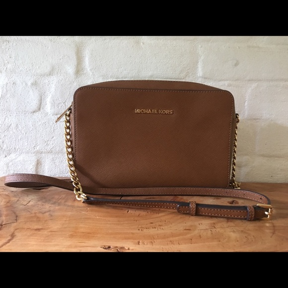Michael Kors Handbags - Michael Kors Jet Set large Saffiano crossbody